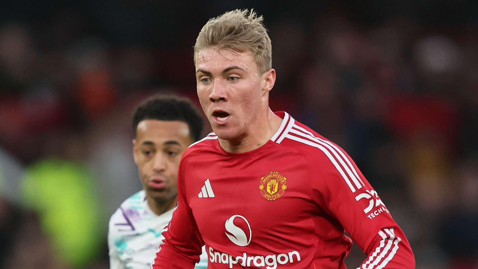 在踢球的过 在踢球的过